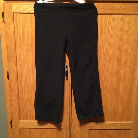 Athleta yoga Capris - Picture 1 of 3